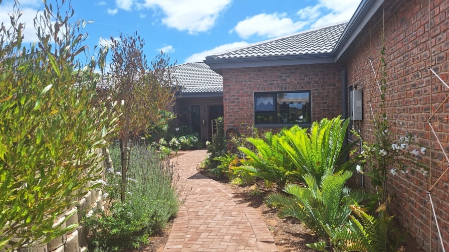 4 Bedroom Property for Sale in Stilbaai Wes Western Cape